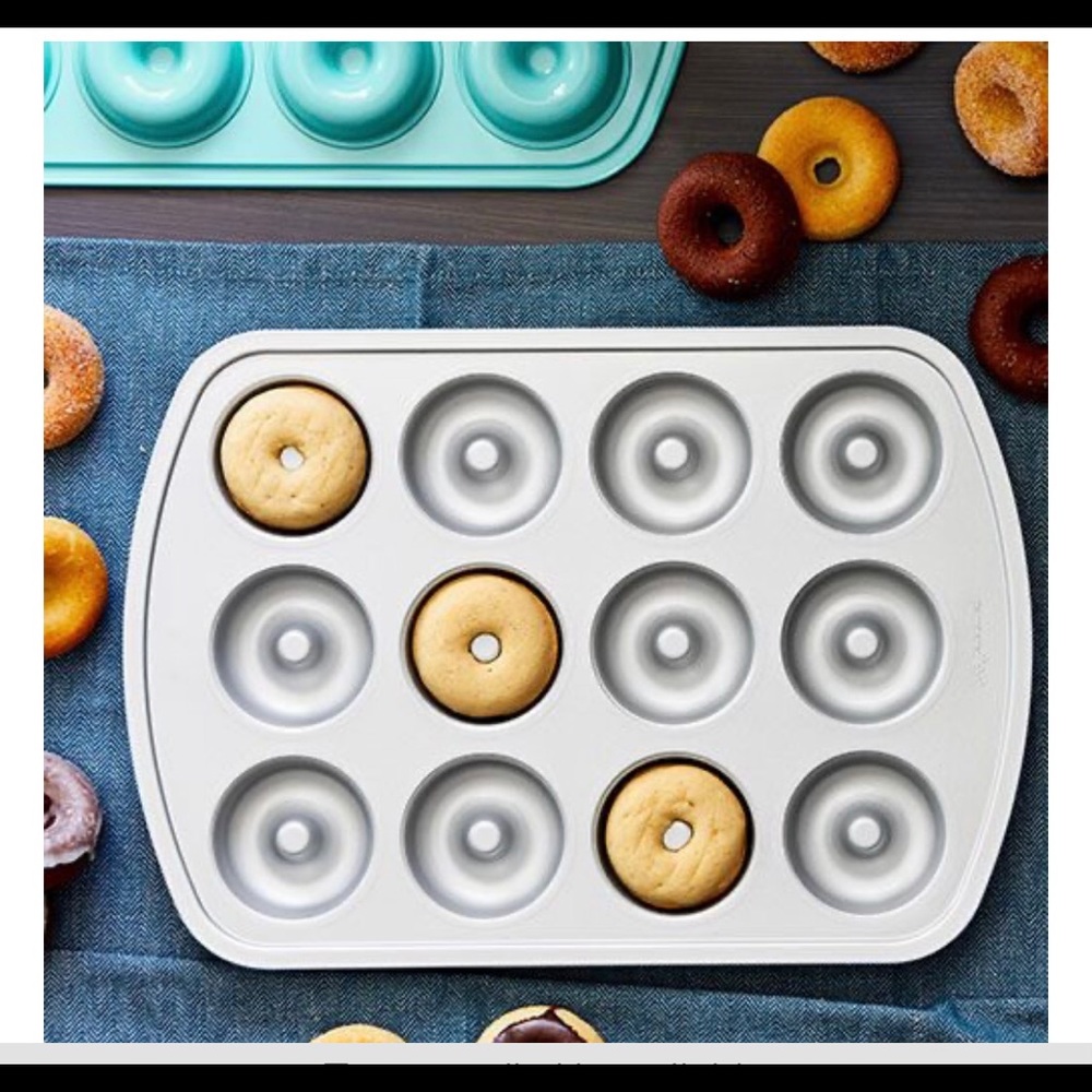 Pampered Chef Donut Pan. 🍩NEW🍩